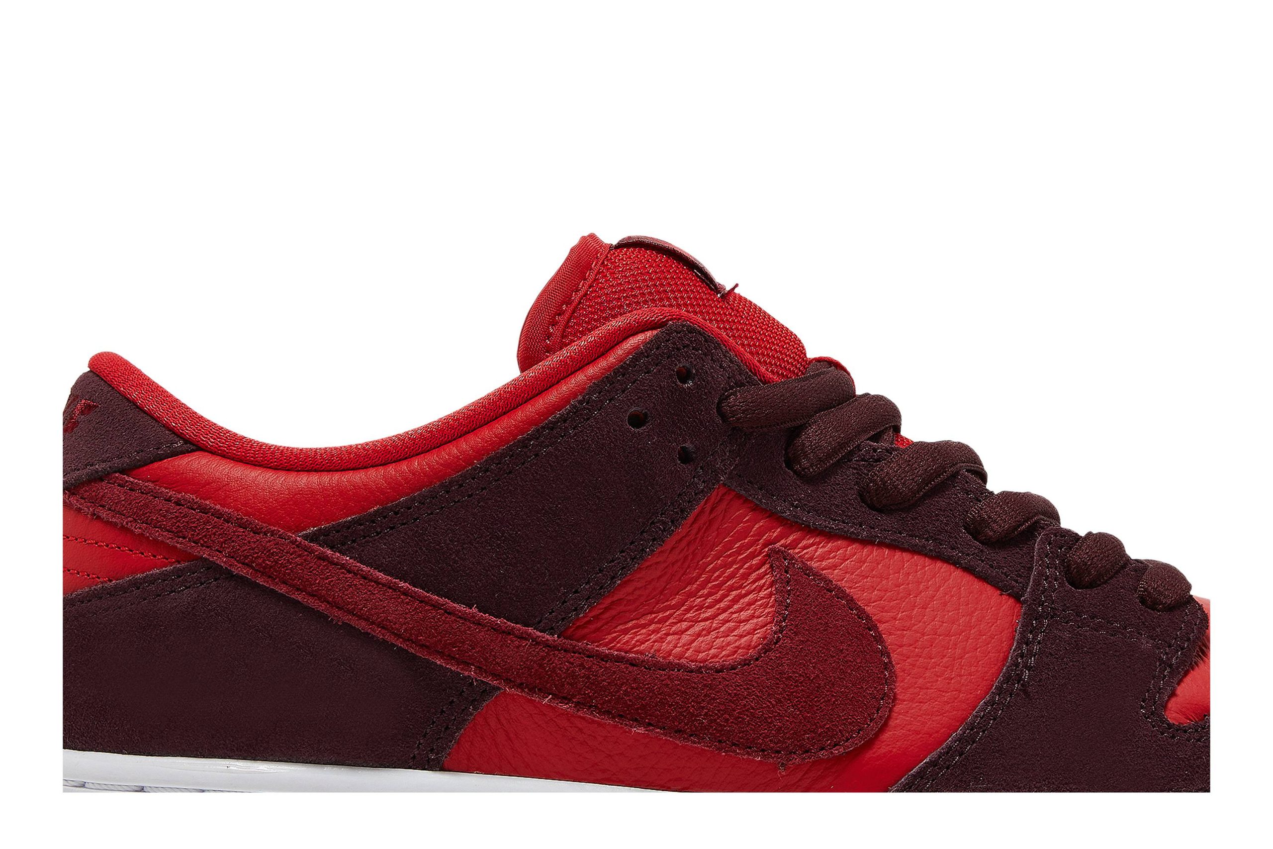 Nike SB Dunk Low 'Cherry' DM0807-600-1